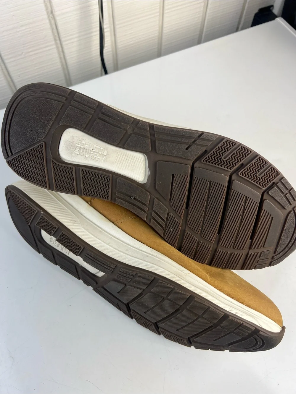 Johnston & Murphy Men's Tan Chukka Slip-On Boots